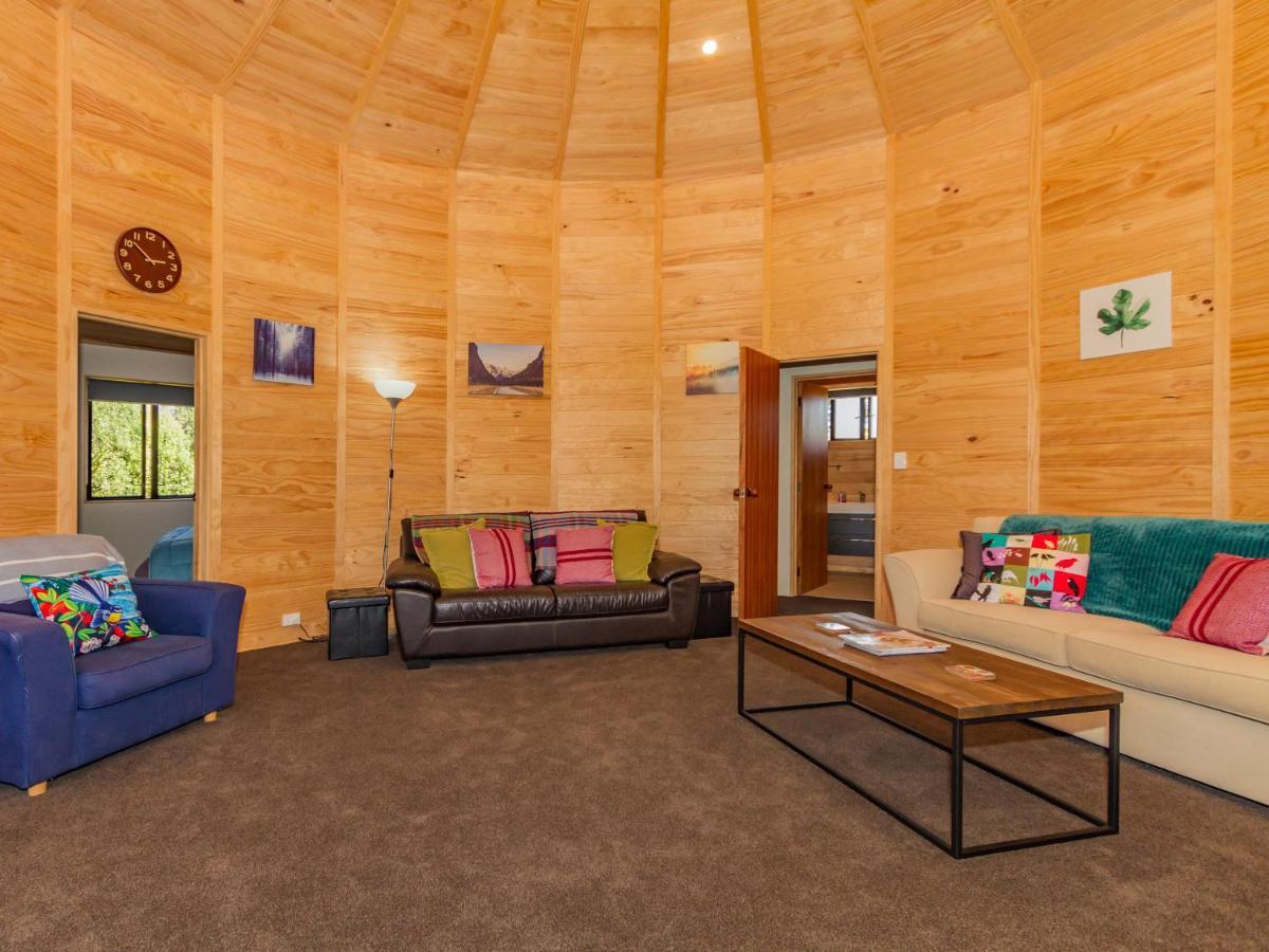 The Snowglobe - Ohakune Modern Yurt Style Chalet المظهر الخارجي الصورة