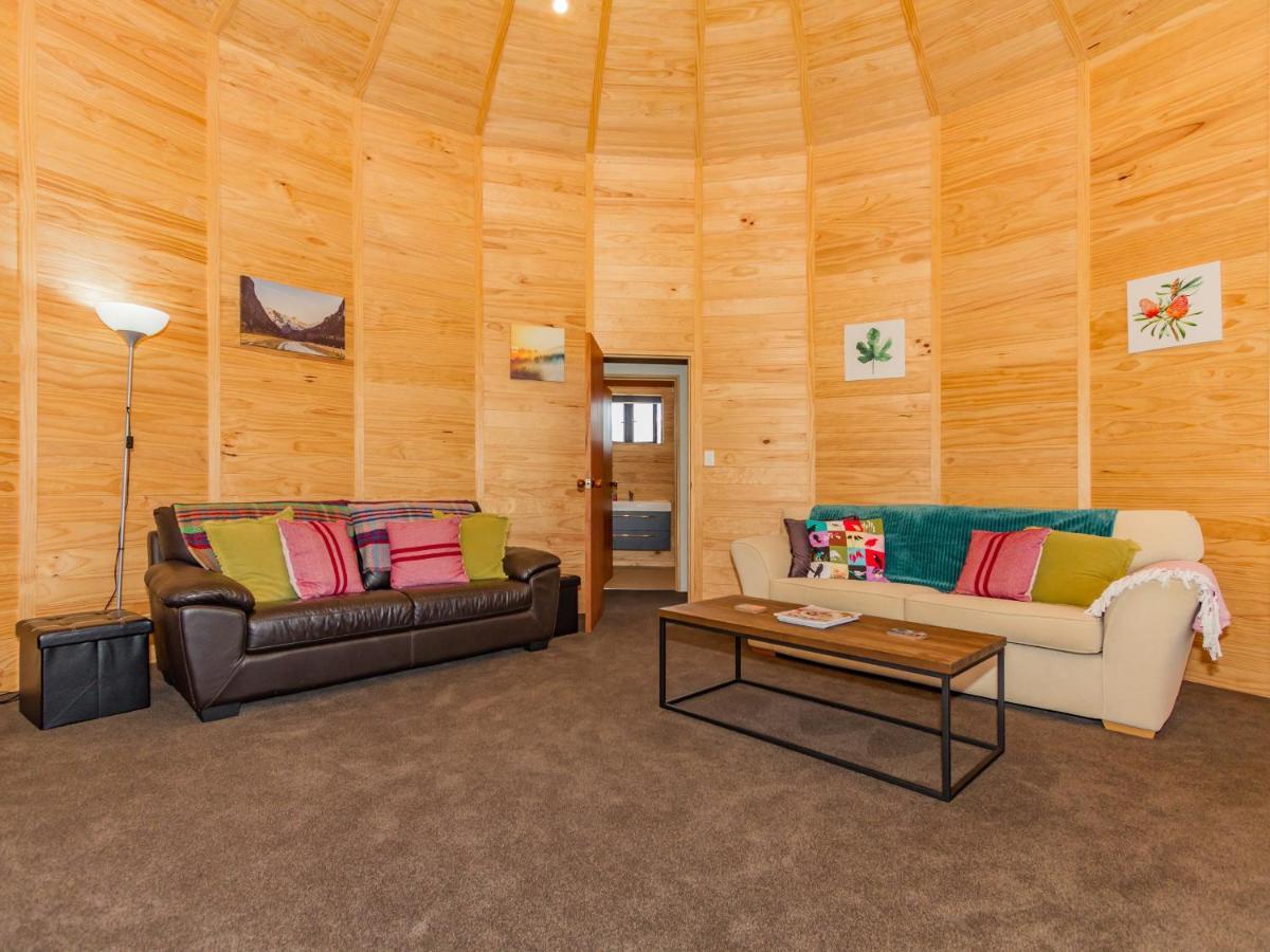 The Snowglobe - Ohakune Modern Yurt Style Chalet المظهر الخارجي الصورة
